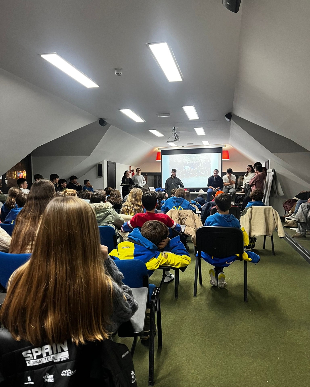 Aprendiendo de los mayores en una tarde de charlas con ex corredores
